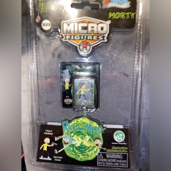 World’s Smallest Micro Figures Rick & Morty “Morty Holding a Gun” - Picture 1 of 2